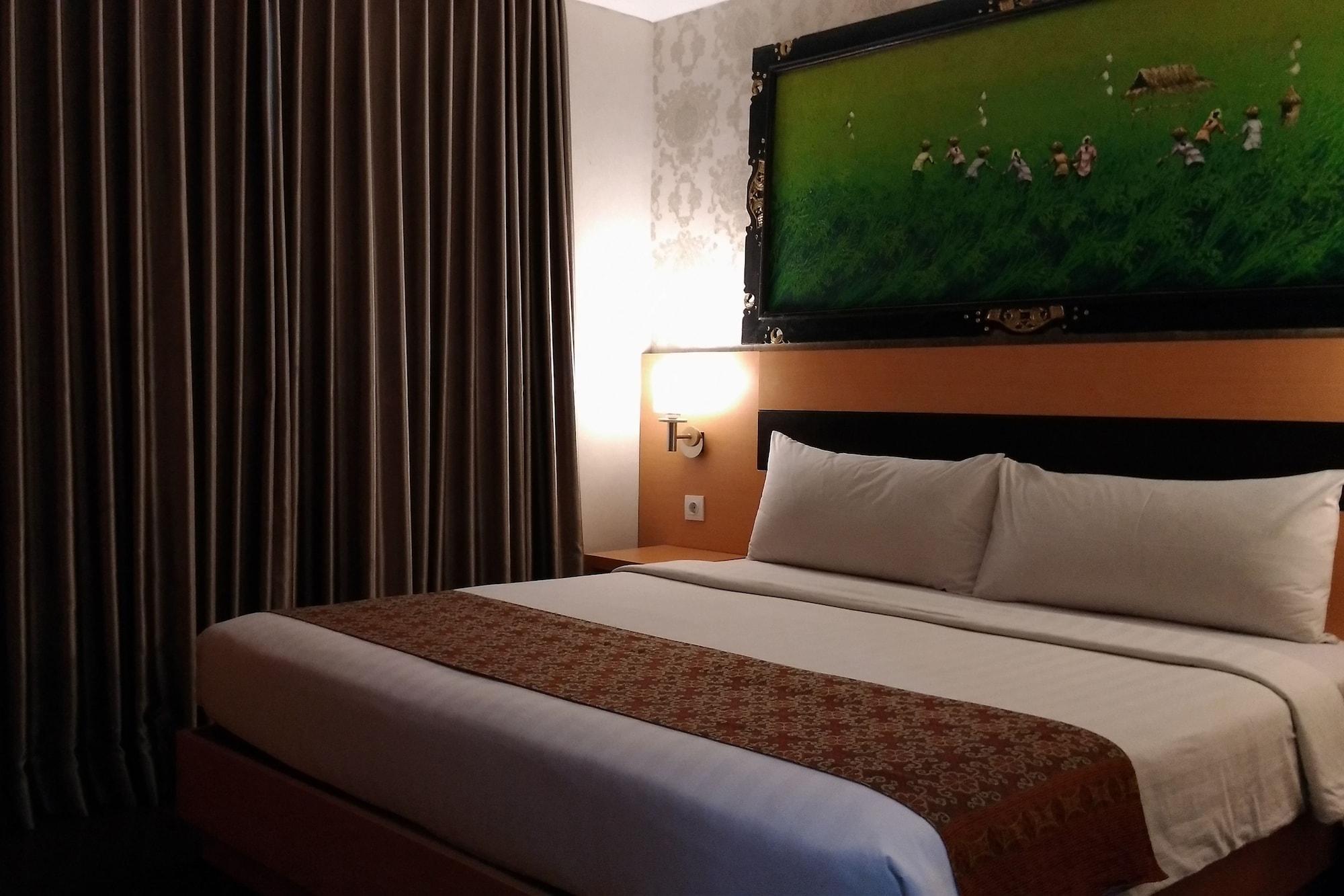 Hotel Grand Puri Saron Yogyakarta Exterior foto
