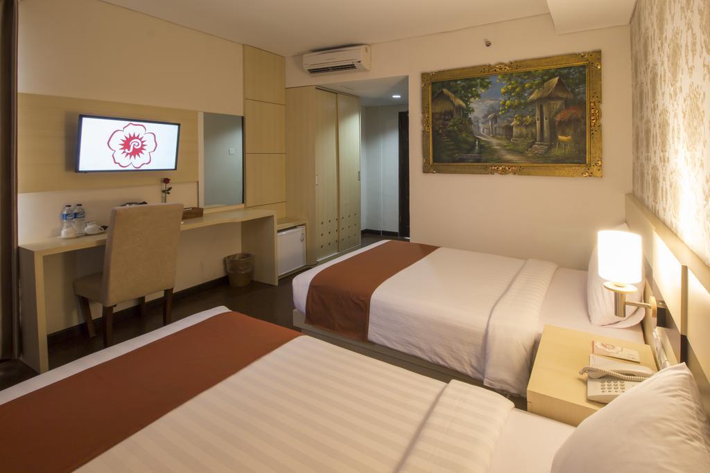 Hotel Grand Puri Saron Yogyakarta Exterior foto