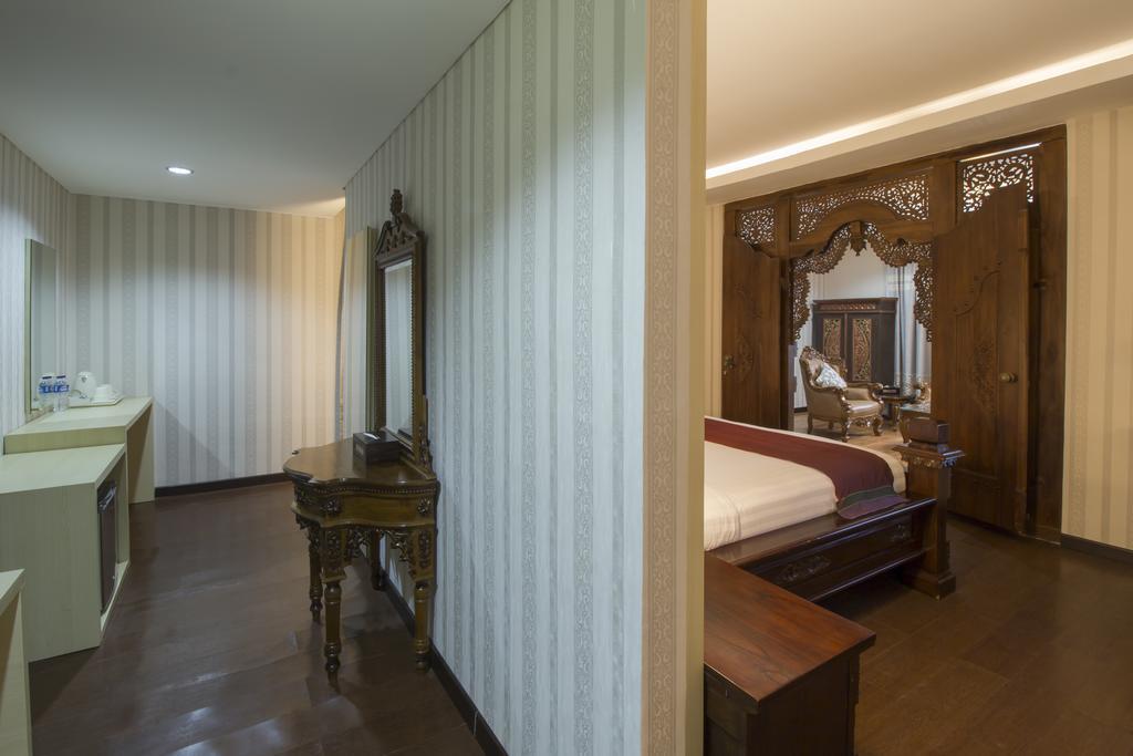 Hotel Grand Puri Saron Yogyakarta Exterior foto