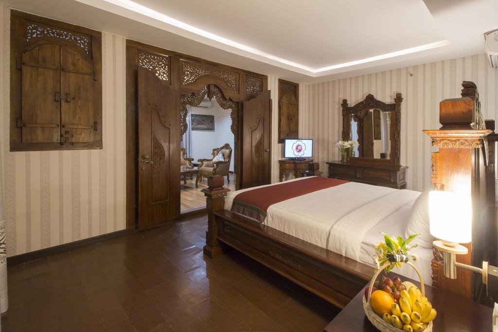 Hotel Grand Puri Saron Yogyakarta Exterior foto