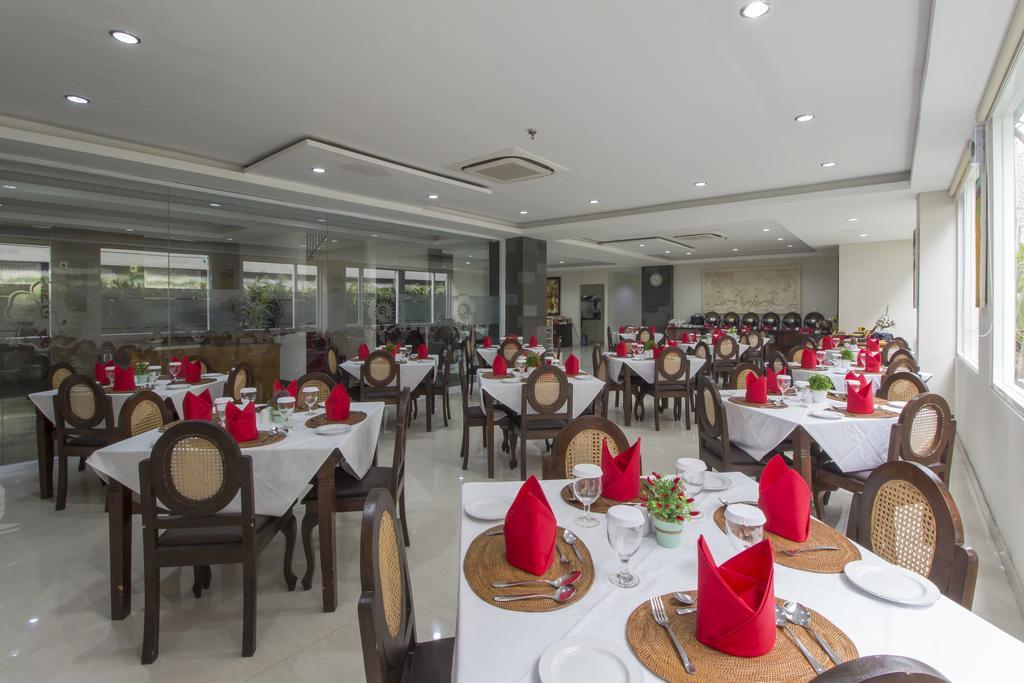 Hotel Grand Puri Saron Yogyakarta Exterior foto