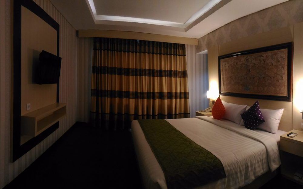 Hotel Grand Puri Saron Yogyakarta Exterior foto